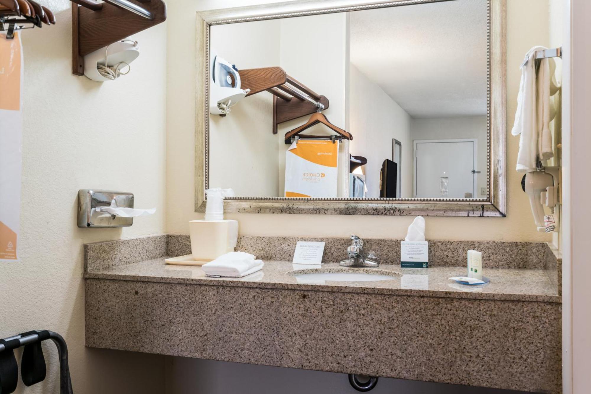 Quality Inn North Battleboro Екстер'єр фото